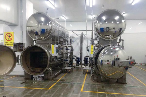 Autoclave rotativo funcionando en la fábrica de nuestro cliente